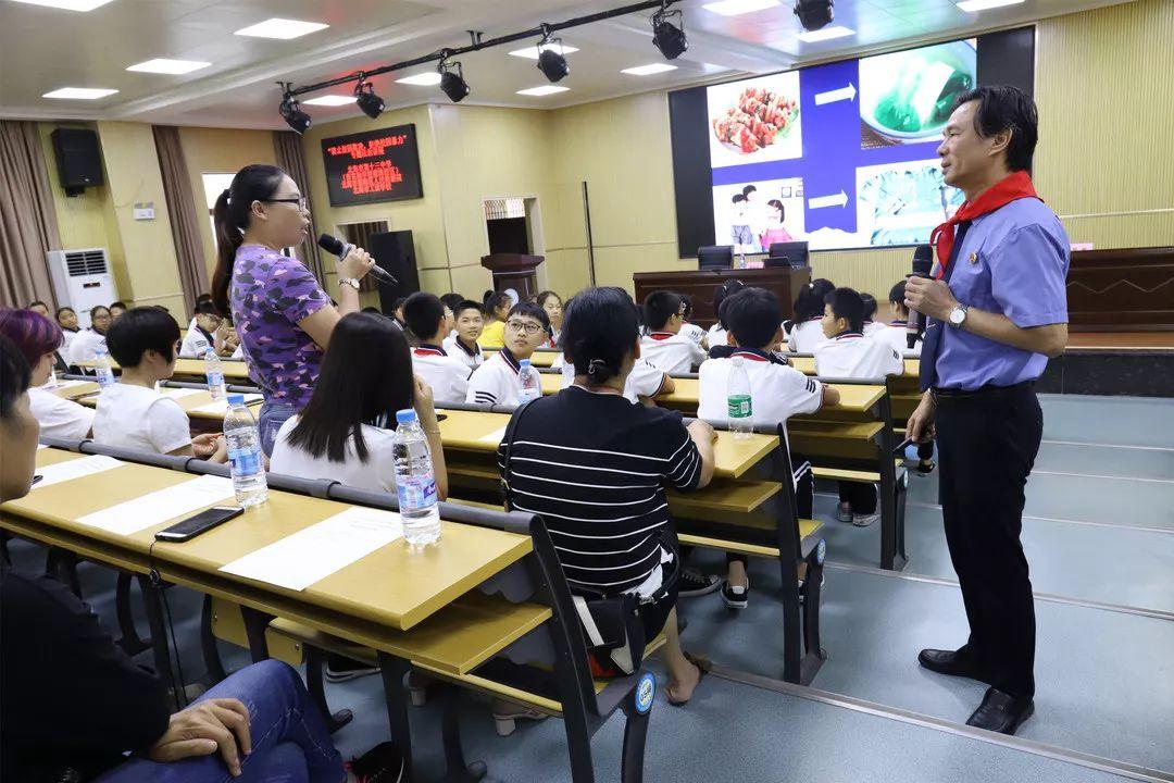 银海区教育局领导团队引领教育新篇章开启